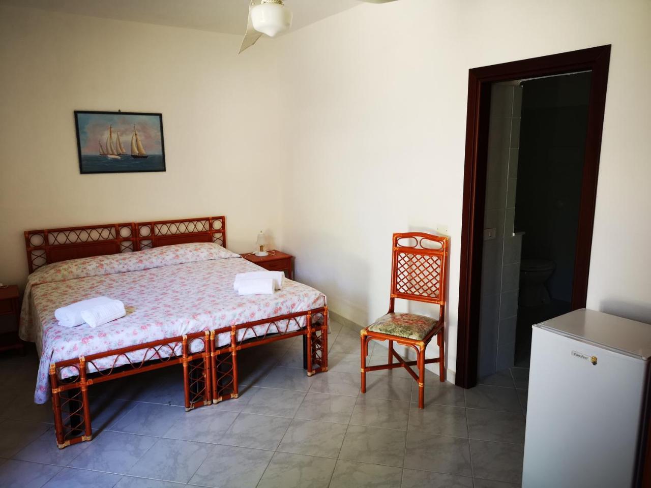 Camping B&B Gioiosa Gioiosa Marea Eksteriør billede